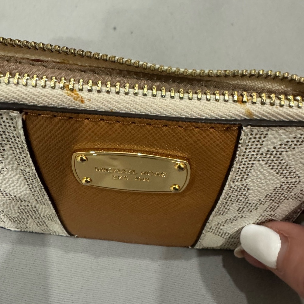 Michael Kors Cream and Brown Card Holder Keychain - Picture 4 of 7
